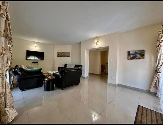 5 BEDROOM PROPERTY TO RENT IN WOODMEAD